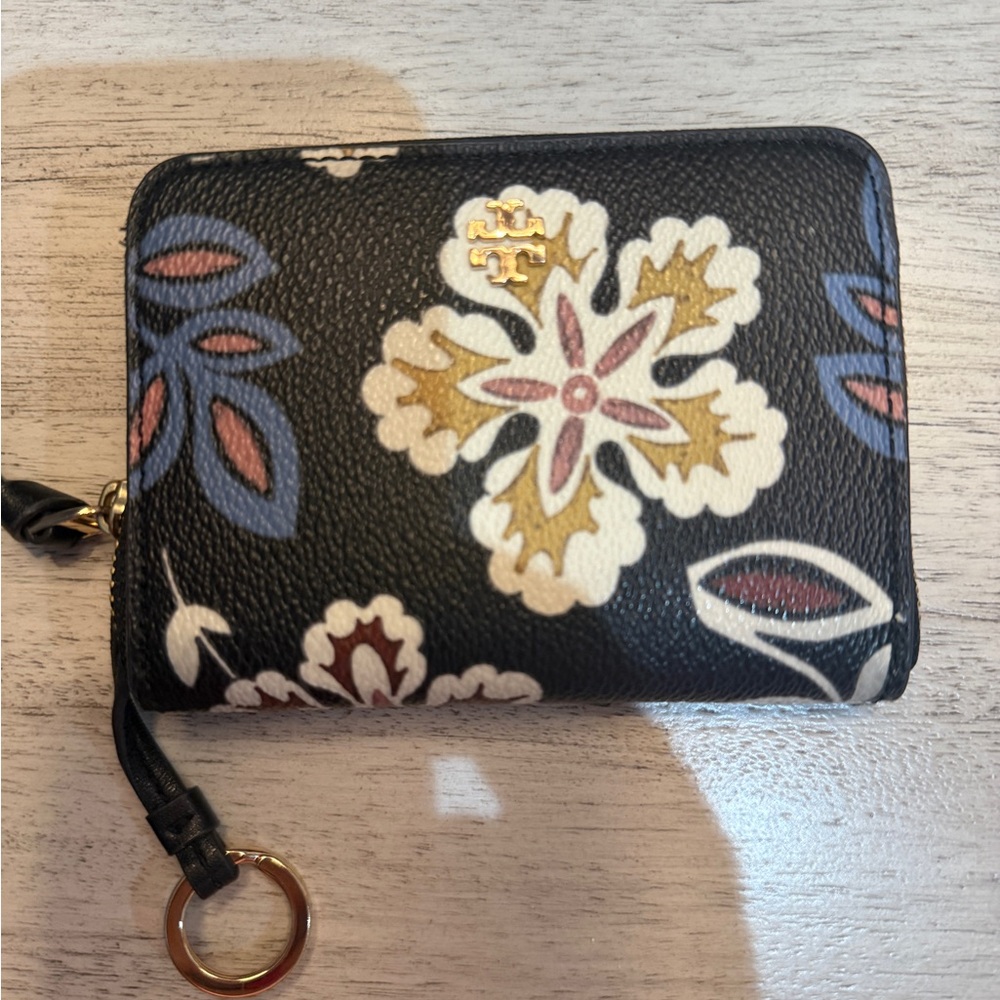 Tory burch zippy card, key , coin case Hopewell Kerrington! Excellent condition